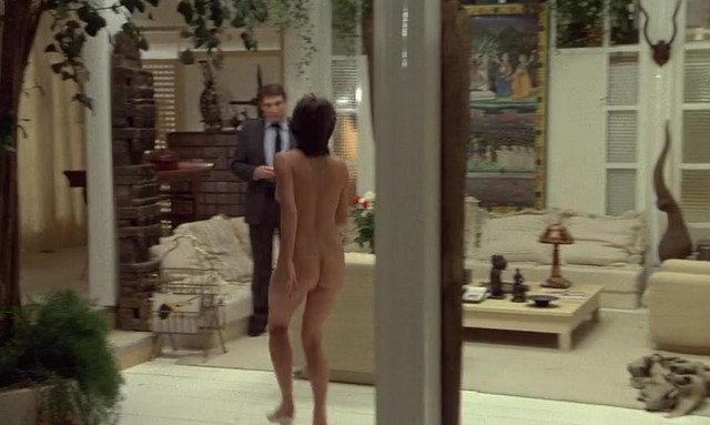 Elisabeth Margoni nude - The Professional (1981)
