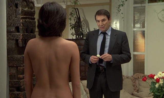 Elisabeth Margoni nude - The Professional (1981)