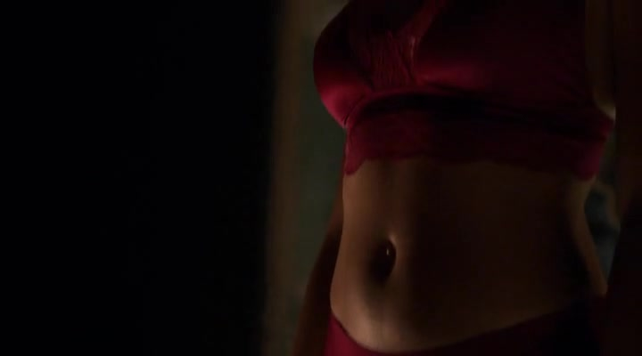 Annie Wersching sexy, Angel Parker sexy - Marvels Runaways s01e02 (2017)