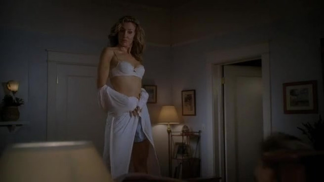 Felicity Huffman sexy - Desperate Housewives s07e17 (2011)