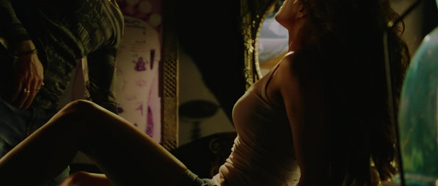 Jacqueline Fernandez sexy - Murder 2 (2011)