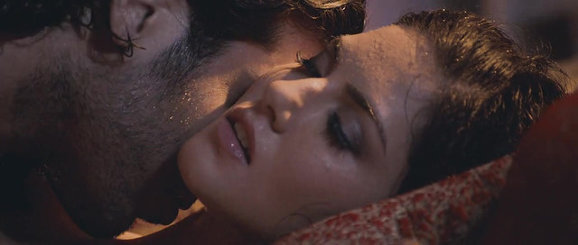 Sunny Leone sexy - Ragini MMS 2 (2014)