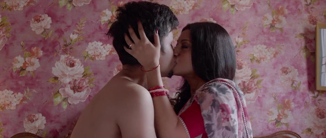 Konkona Sen Sharma sexy, Bhumi Pednekar sexy  - Dolly Kitty Aur Woh Chamakte Sitare (2020)