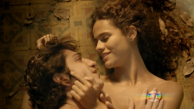 Arianne Botelho nude, Leticia Sabatella sexy - Amorteamo (2015)
