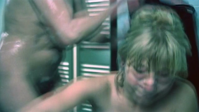 Marina de Graaf nude, Kitty Courbois nude - Het debuut (1977)