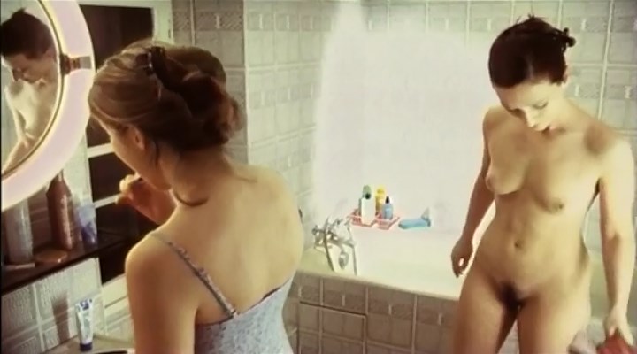 Maelle Genet nude, Mila Savic nude - Si par un soir d'ete une polonaise (2002)