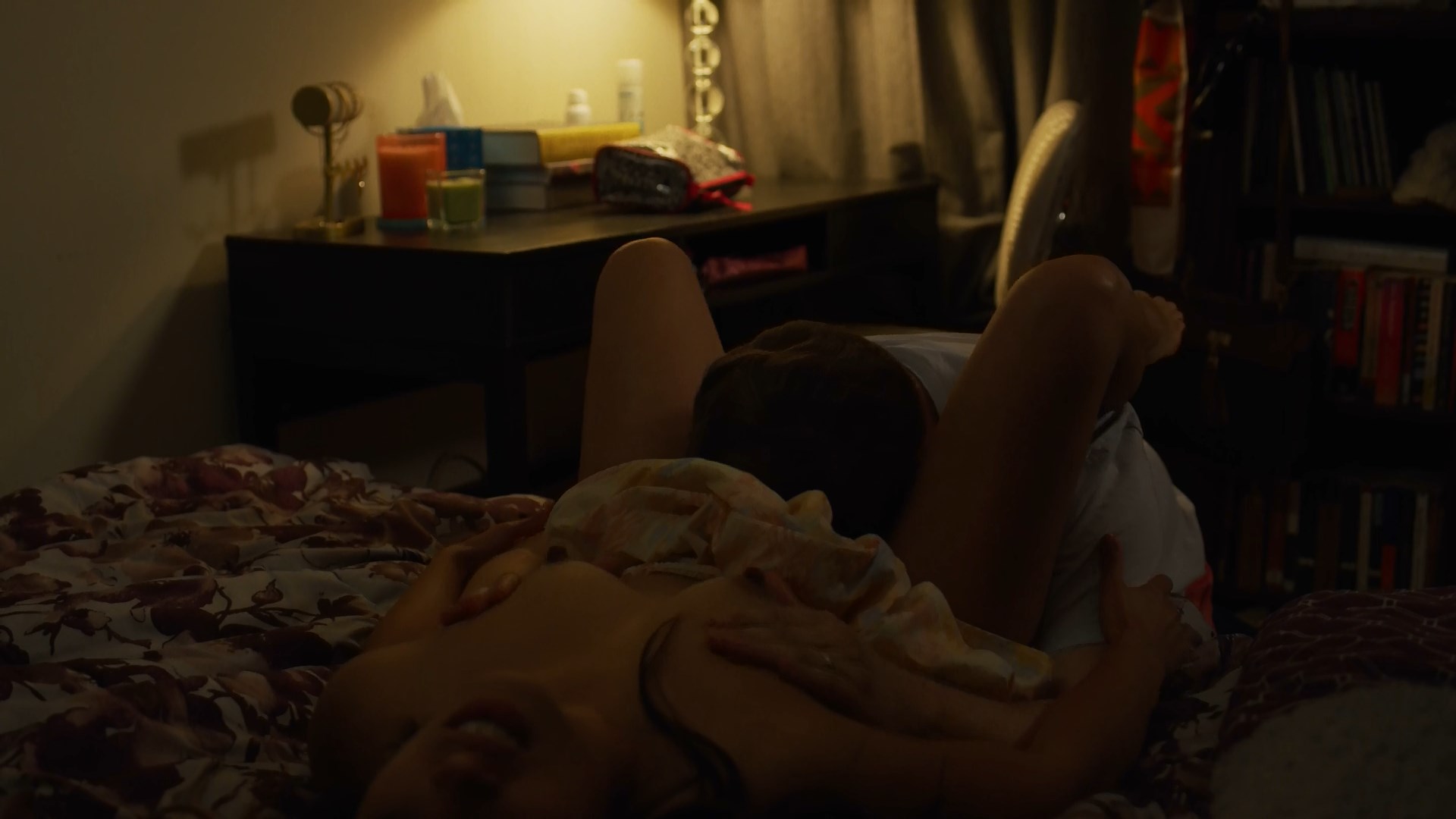 Elizabeth Reaser sexy - Mad Men s07e08 (2014) .