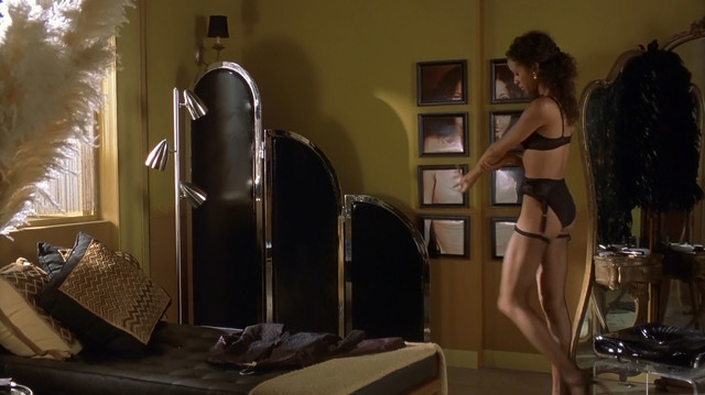 Jennifer Morrison nude, Erinn Bartlett nude, Chene Lawson sexy, Juleah Weikel sexy - Girl Fever (2002)