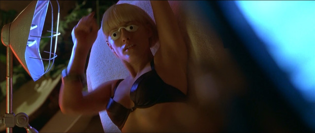 Mary-Louise Parker nude, Patricia Arquette sexy - Goodbye Lover (1998)