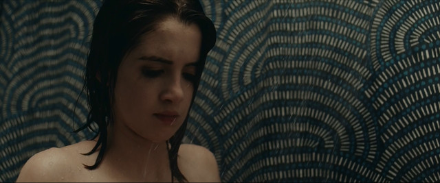Vanessa Marano sexy, Giorgia Whigham sexy - Saving Zoe (2019) 1080p