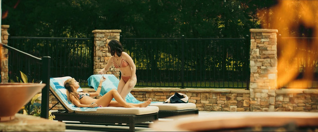 Vanessa Marano sexy, Giorgia Whigham sexy - Saving Zoe (2019) 1080p