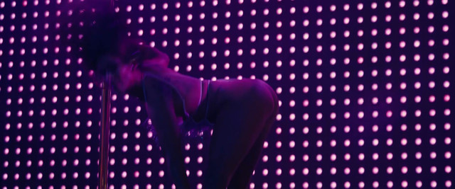 Jennifer Lopez sexy, Constance Wu sexy, Julia Stiles sexy, Cardi B sexy - Hustlers (2019)