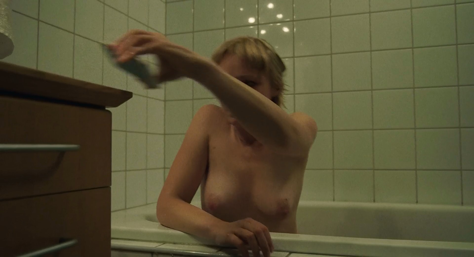 Viktoria Winge nude, Veslemoy Morkrid nude, Julia Schacht nude - All Must Die (Utdrikningslaget) (2019)