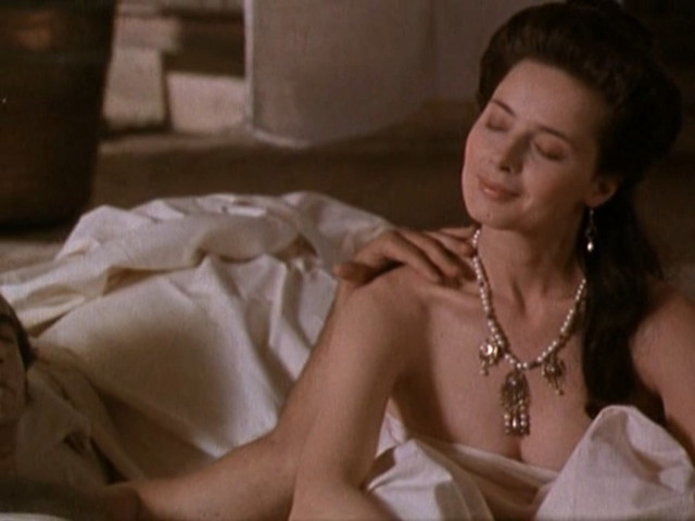 Isabella Rossellini nude, Marianne Basler nude - Dames Galantes (1990)
