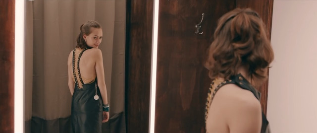 Mercedes Muller nude, Hanna Hilsdorf sexy, Julia Dietze sexy - Smile (2018)
