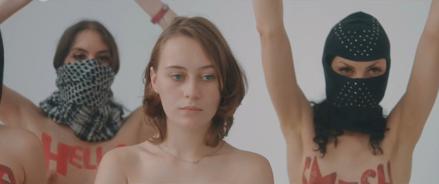 Mercedes Muller nude, Hanna Hilsdorf sexy, Julia Dietze sexy - Smile (2018)