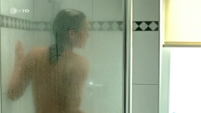 Anja Kling sexy, Lea Mornar nude - Mord in Ludwigslust (2012)