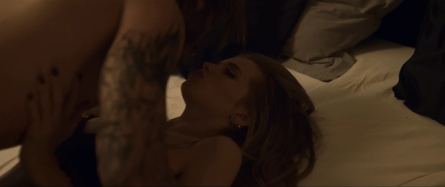 Abbey Lee nude, Simone Kessell nude - Outlaws (2017)