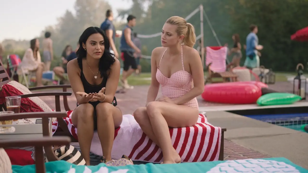 Camila Mendes sexy, Brit Morgan sexy, Madelaine Petsch sexy - Riverdale  s03e01 (2018)