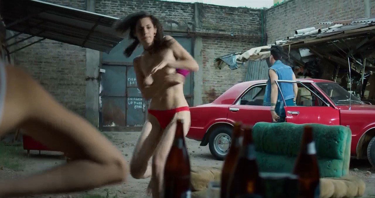 Yesica Glikman nude, Tamara Ayelen Arias nude - Apache La vida de Carlos Tevez s01e04 (2019)