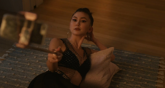 Alexandra Daddario sexy, Kimiko Glenn sexy, Sunita Mani sexy - Can You Keep a Secret (2019)