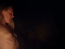 Dominique Swain nude, Tori Glawe Osborn nude - Eminence Hill (2019)