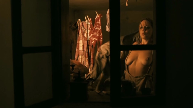 Simona Stoicescu nude, Ioana Barbu nude - Daca Bobul nu Moare (2010)