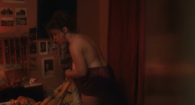 Mercedes Moran sexy, Laila Maltz nude - Familia sumergida (2018)