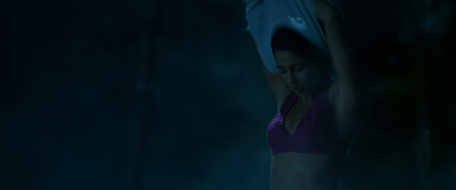 Elizabeth Banks sexy, Naomi Scott sexy - Power Rangers (2017)