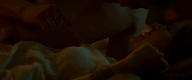 Daisy Ridley sexy, Naomi Watts sexy - Ophelia (2019)