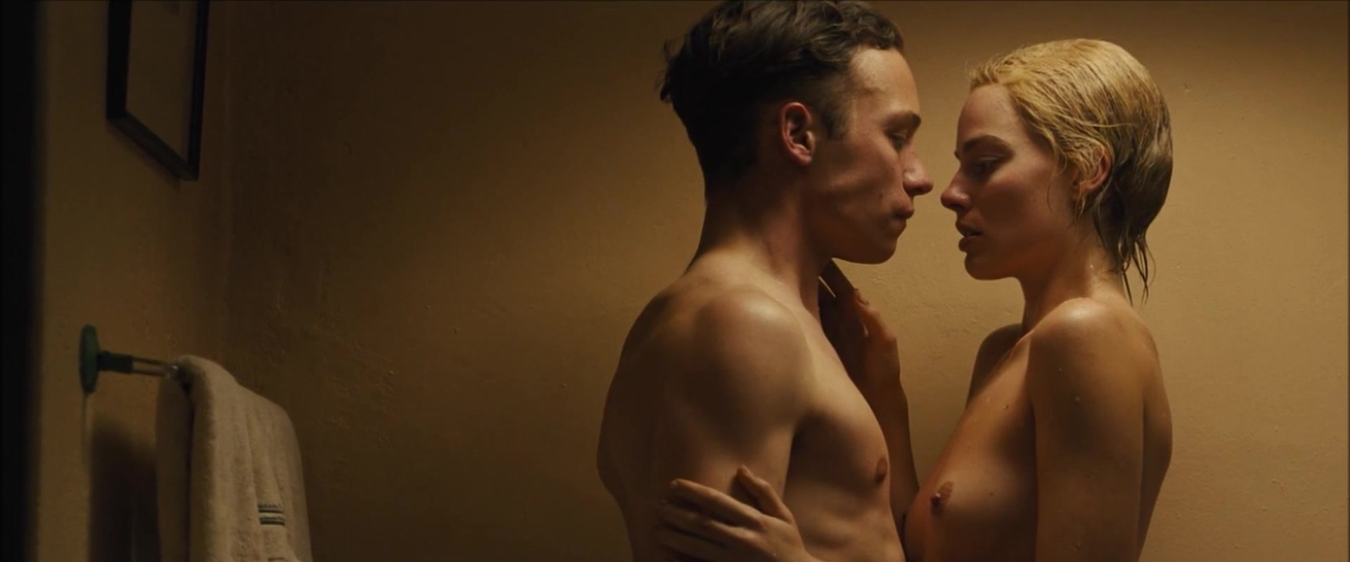 Margot robbie dreamland naked scene