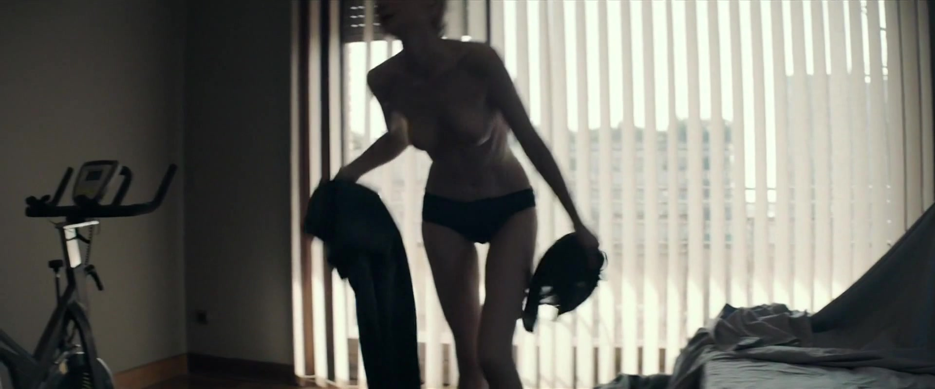 Nude Video Celebs Elizabeth Debickie Nude The Burnt