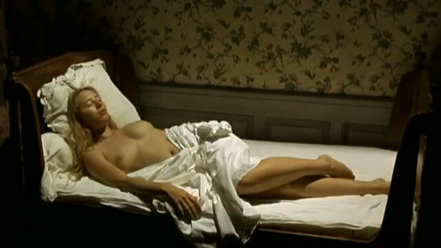 Isild Le Besco nude, Emilie Dequenne sexy - La ravisseuse (2005)