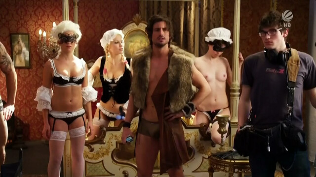 Claudia Lenzi sexy, Valerie Niehaus nude - Ausgerechnet Sex! (2011)