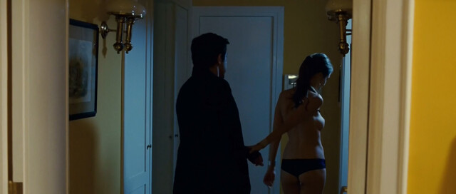 Nadir Caselli nude, Giulia Greco sexy, Micaela Ramazzotti sexy - Posti in piedi in paradiso (2012)