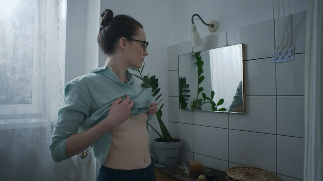 Jordan Frye sexy - Blink (2019)