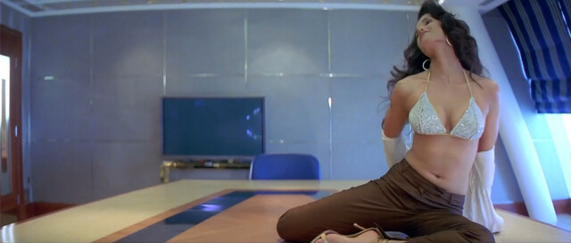 Katrina Kaif sexy, Madhu Sapre sexy - Boom (2003)