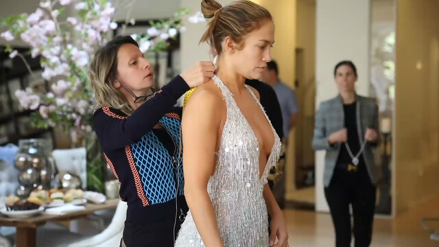 Jennifer Lopez sexy - Fashion Moments (2019)