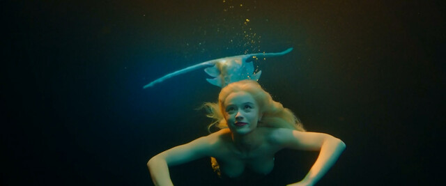 Marilyn Lima nude - Une sirene a Paris (2020)