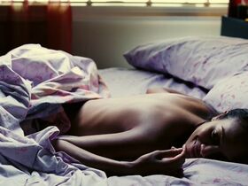 Zoe Saldana sexy - Haven (2004)
