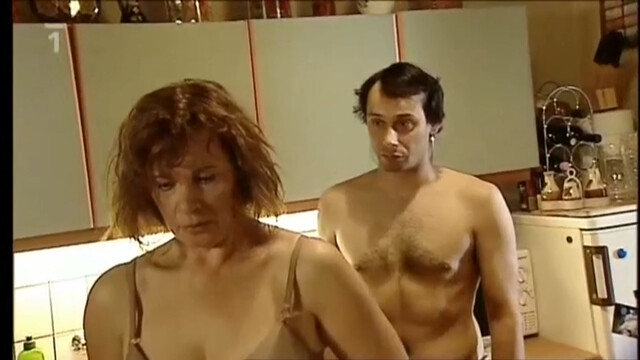 Kamila Magalova nude, Barbora Mottlova nude - Zasazeni bleskem (2010)