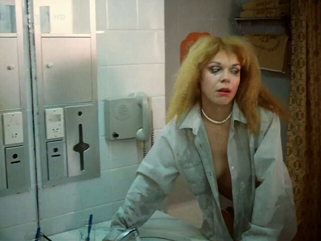 Dagmar Veskrnova sexy - Buldoci a tresne (1981)