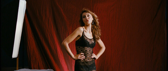 Paola Cortellesi nude, Anna Foglietta sexy - Escort in Love (Nessuno mi puo giudicare) (2011)