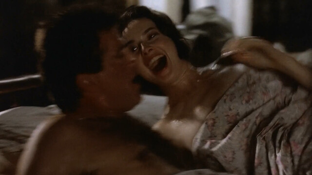 Isabella Rossellini sexy, Sean Young sexy - Cousins (1989)