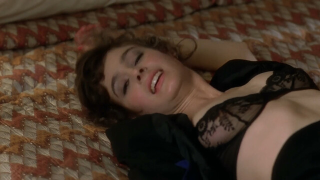 Isabella Rossellini sexy, Sean Young sexy - Cousins (1989)
