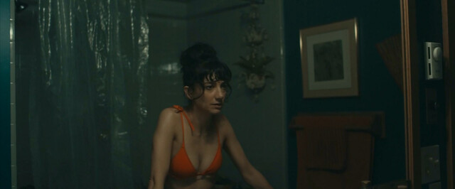 Sheila Vand sexy - The Rental (2020)