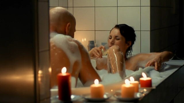 Zuzana Kanoczova nude, Ladka Nergesova sexy, Simona Stasova sexy - Roman pro zeny (2005)