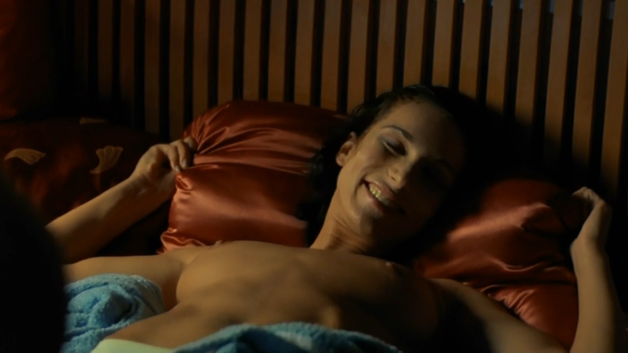 Zuzana Kanoczova nude, Ladka Nergesova sexy, Simona Stasova sexy - Roman pro zeny (2005)