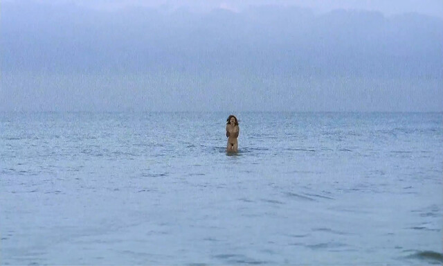 Allison Smith nude, Hedy Burress nude - Los anos barbaros (1998)