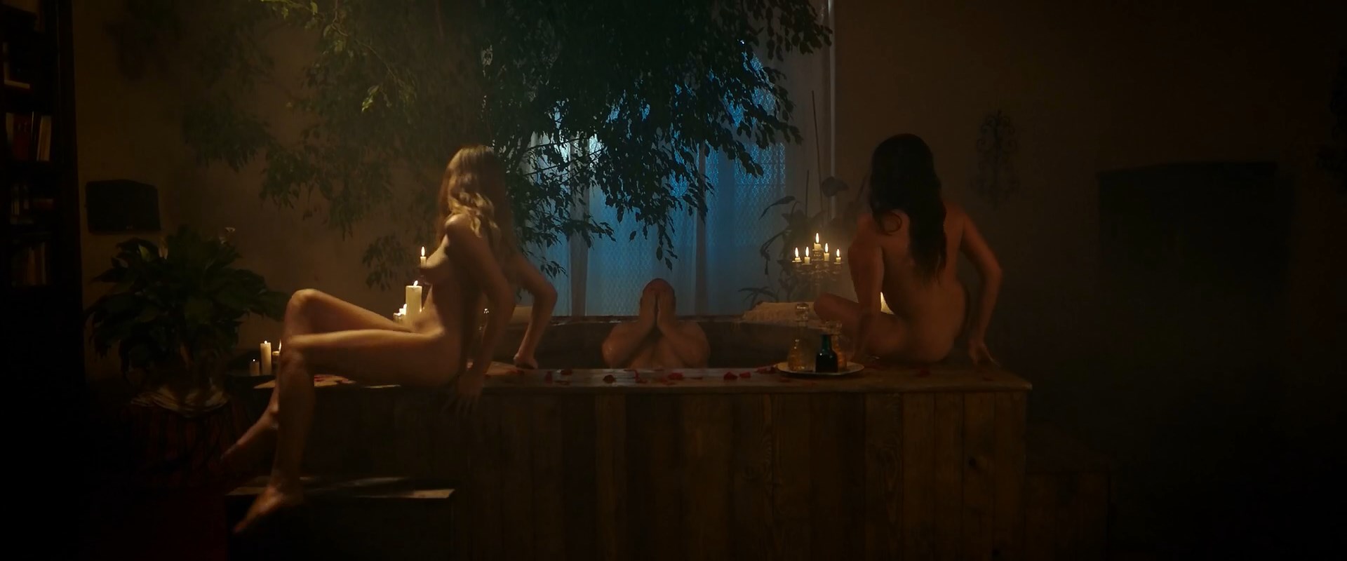 Liliana Fiorelli nude, Valeria Belardelli nude, Fotini Peluso nude - Il Regno (2020)